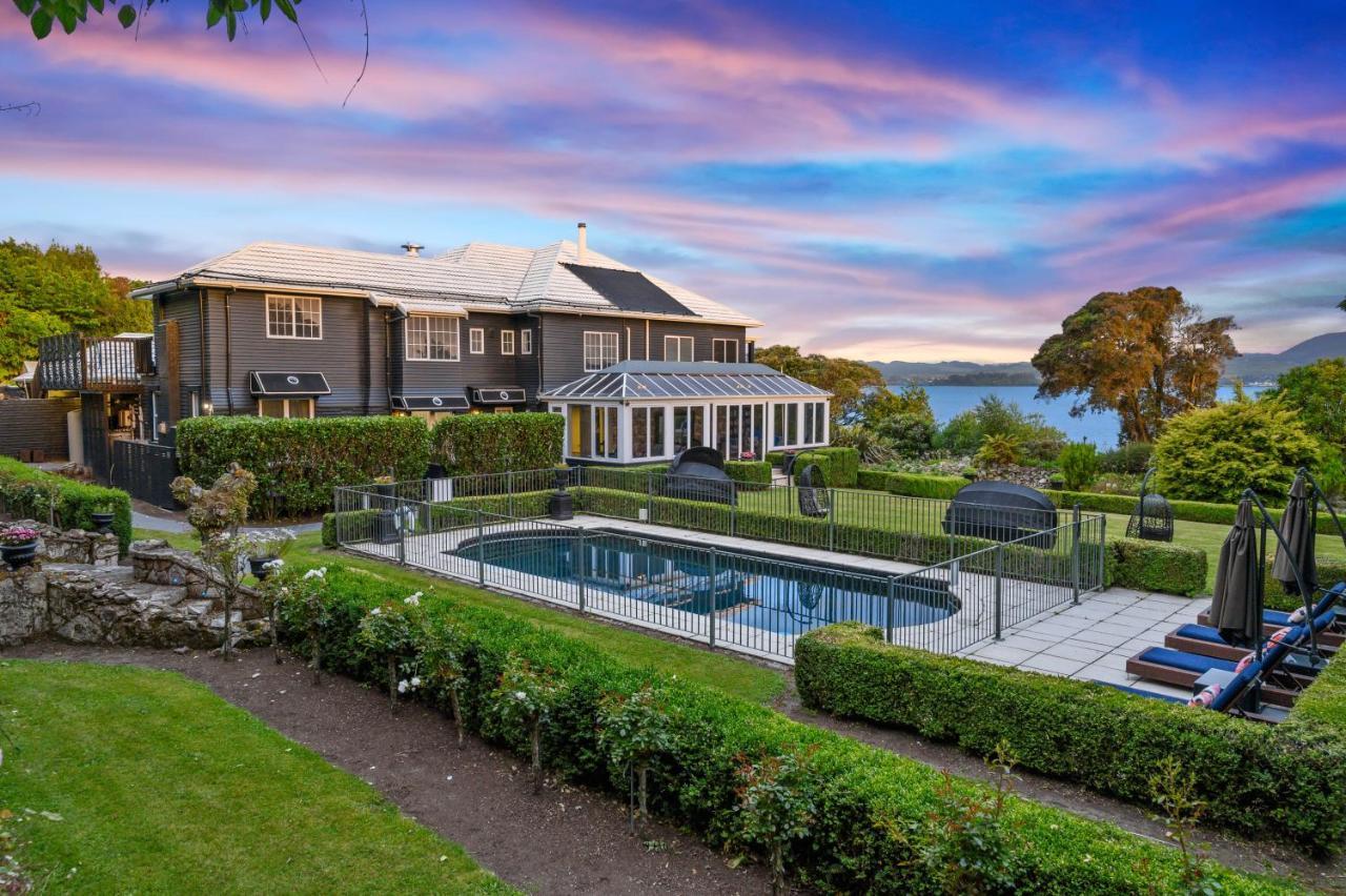 Black Swan Lakeside Hospedaje Hotel Boutique Rotorua Exterior foto