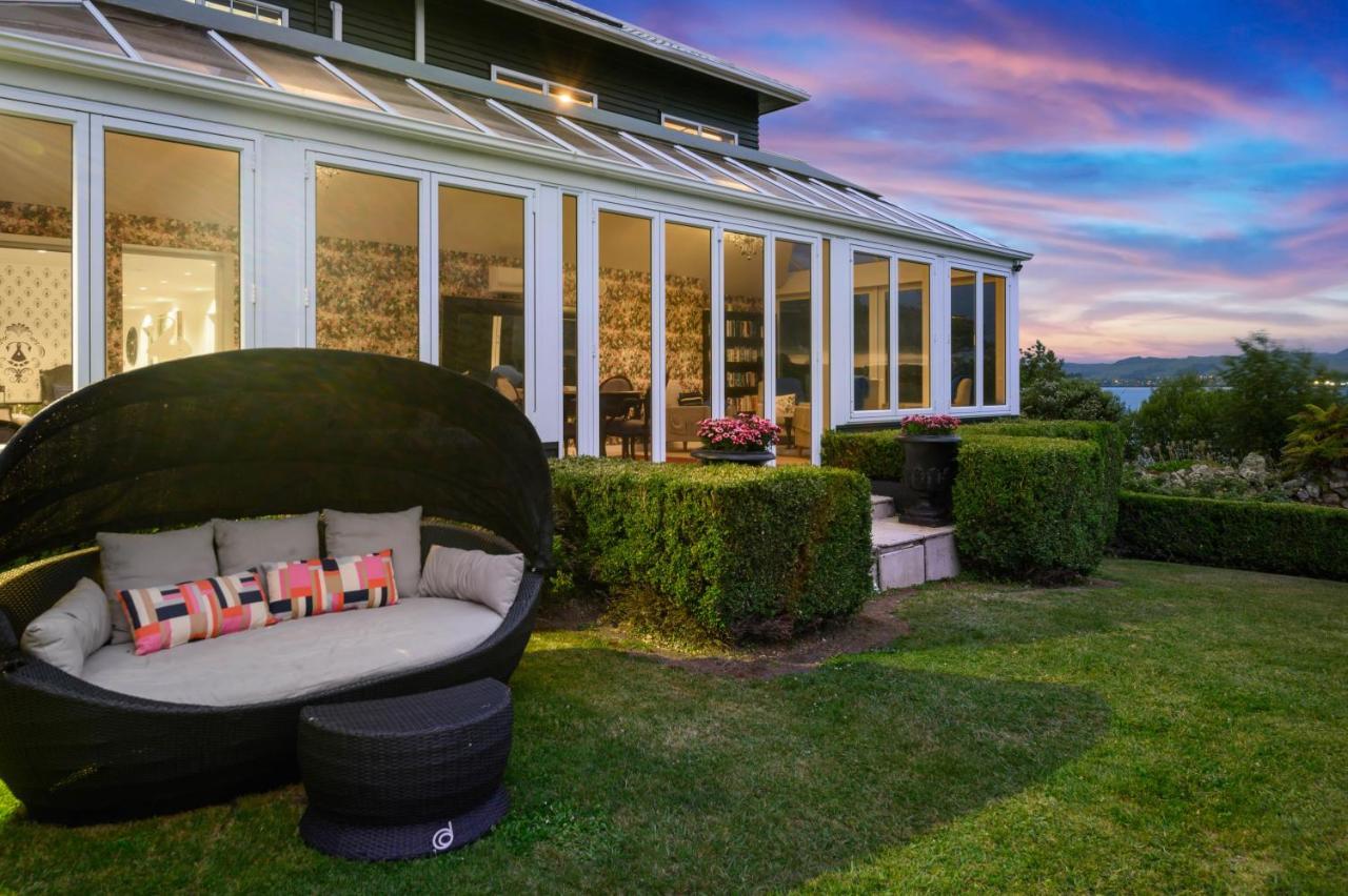 Black Swan Lakeside Hospedaje Hotel Boutique Rotorua Exterior foto