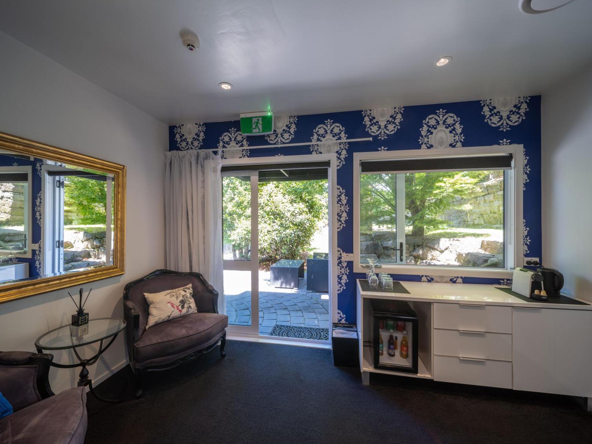 Black Swan Lakeside Hospedaje Hotel Boutique Rotorua Exterior foto