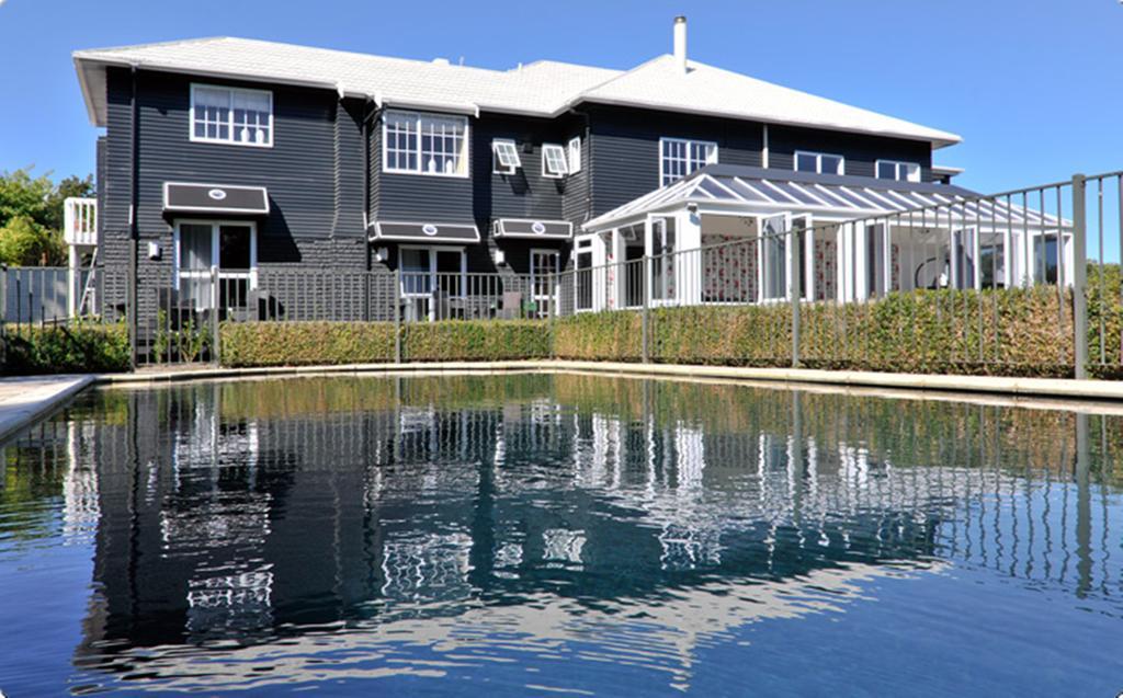 Black Swan Lakeside Hospedaje Hotel Boutique Rotorua Exterior foto